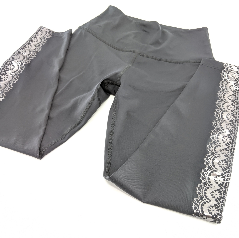 Beyond Yoga Black with Alloy Lace Print Leggings